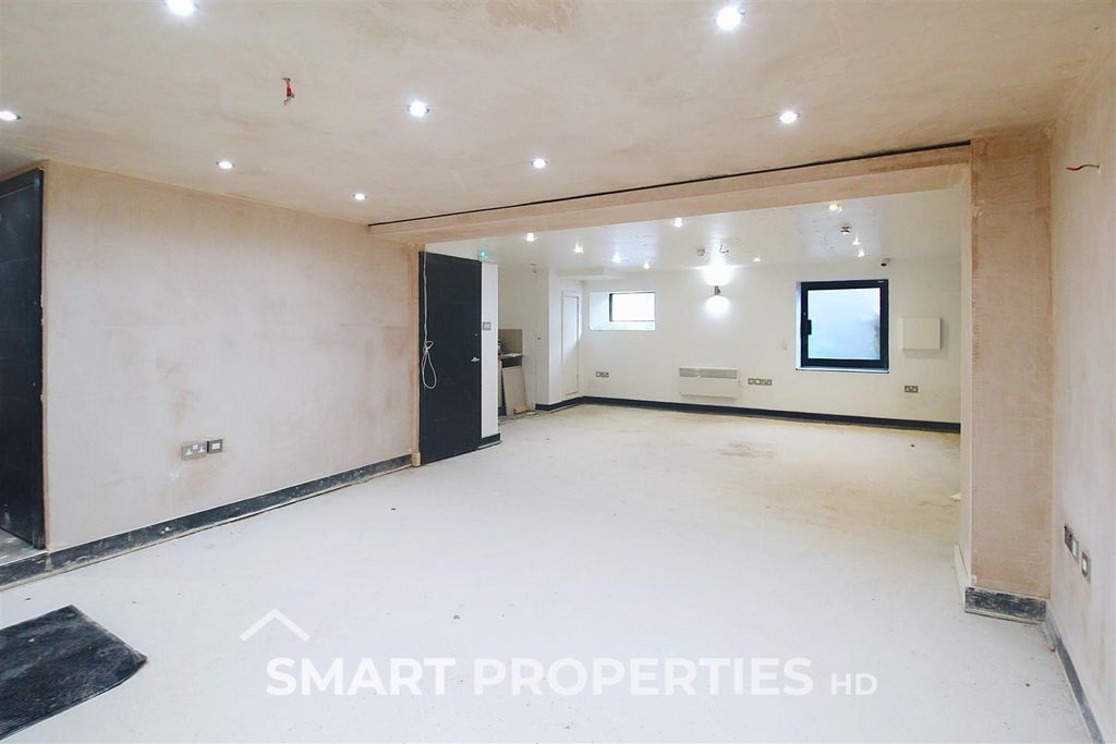 Property photo 3 of 6 Commercial Space