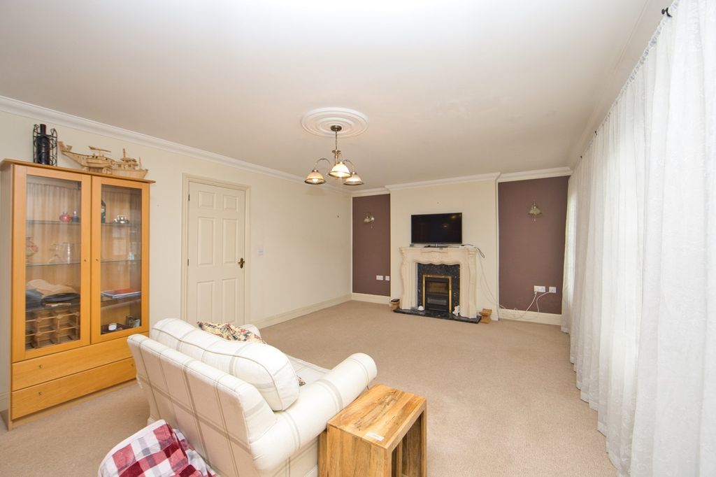 Property photo 3 of 21 Picture 3