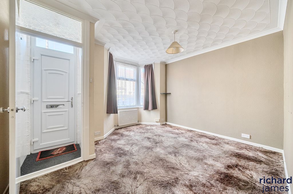 Property photo 2 of 22 E1447E6d8A394Dbfad75A67E0B7F9167