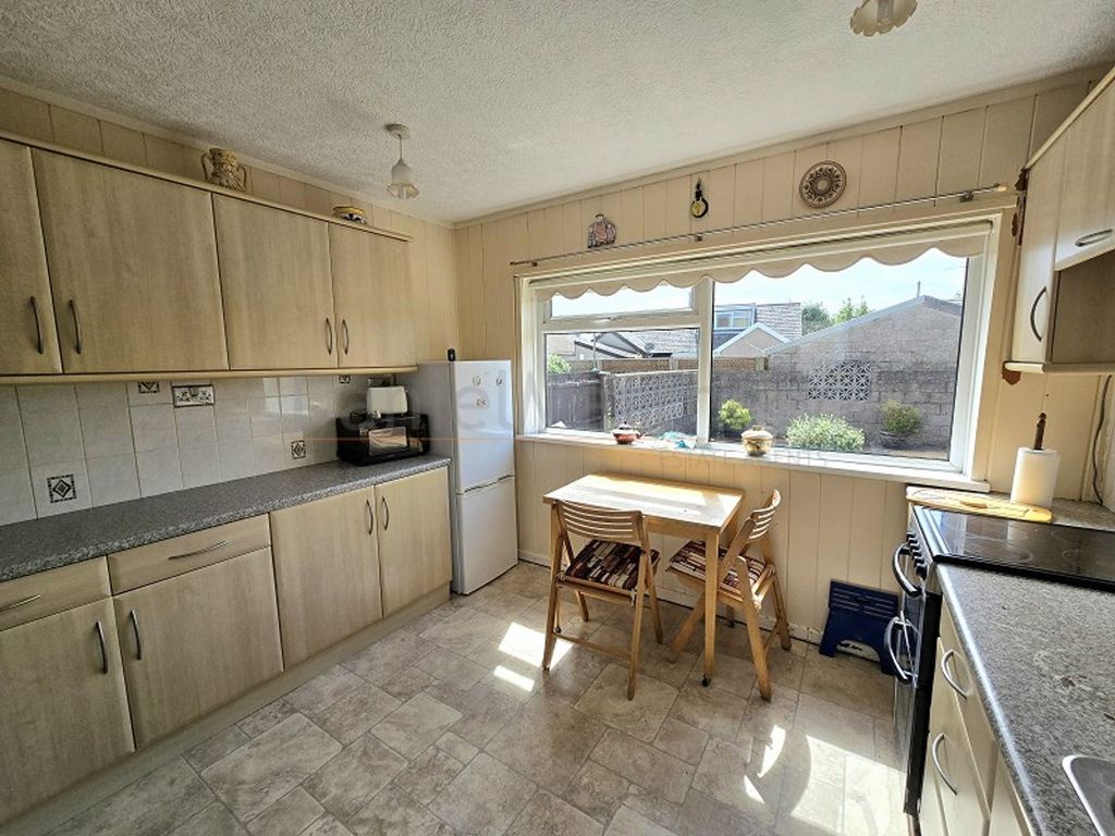 Property photo 2 of 32 Kitchen