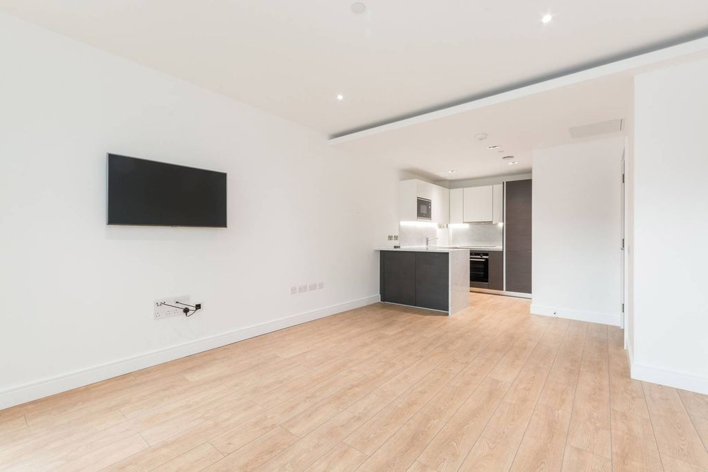 Property photo 3 of 6