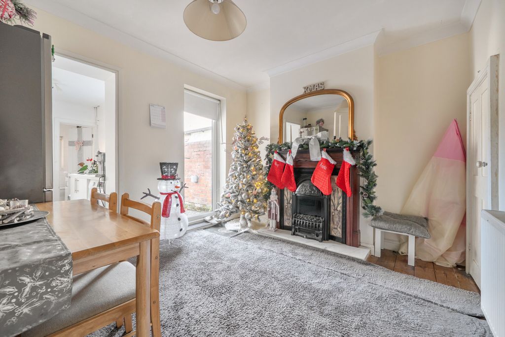 Property photo 2 of 19 1382531-3-691Ef32...