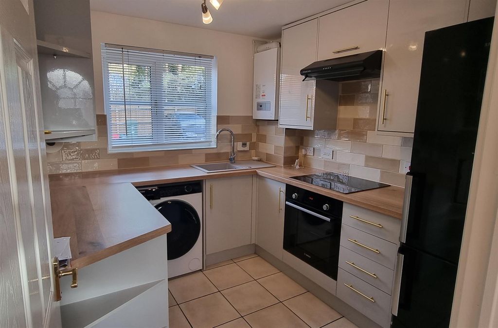 Property photo 2 of 17 Kitchen