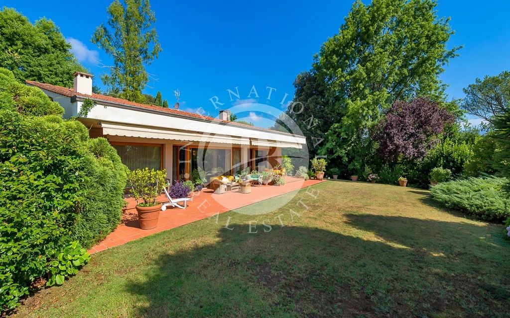 Property photo 2 of 28