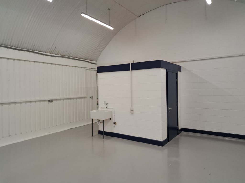 Property photo 2 of 4 An Empty Arch With Lining And A WC Cubicle To The Back