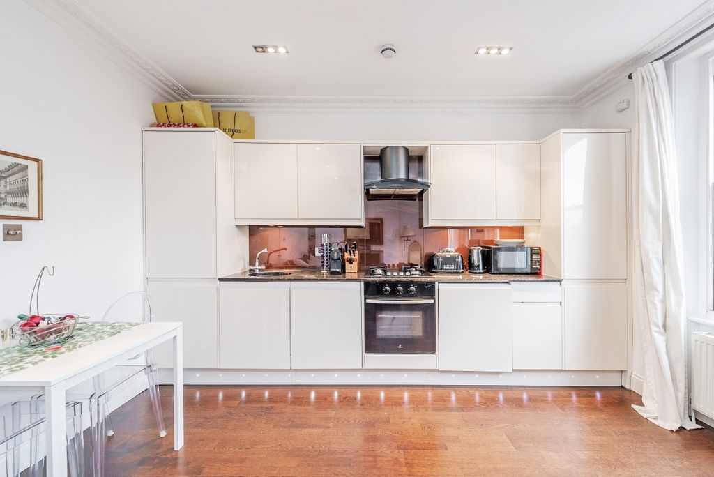 Property photo 1 of 6 Kitchen