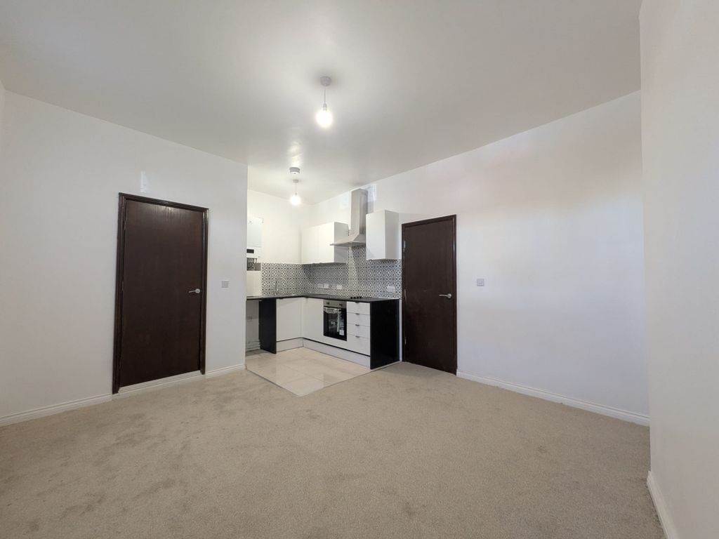 Property photo 2 of 8 49F0B709-A38F-4683-8A58-Cf5204511613