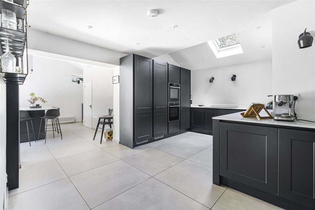 Property photo 2 of 23 Picture No. 14