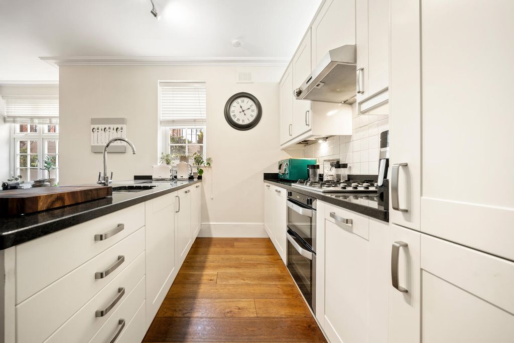 Property photo 3 of 7 Kitchen