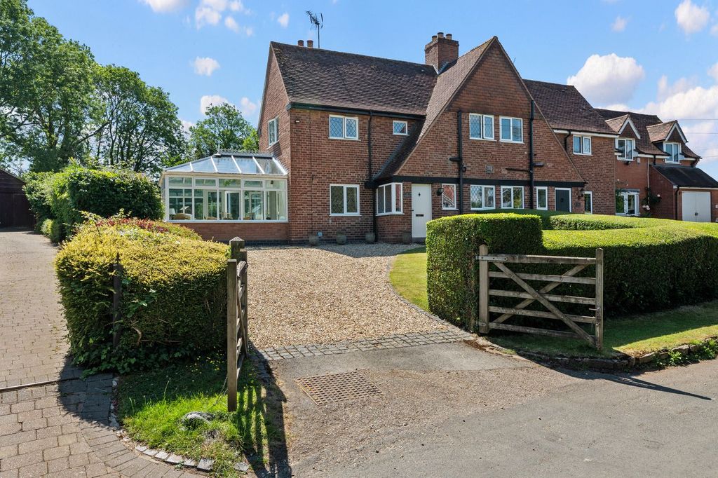 Property photo 1 of 32