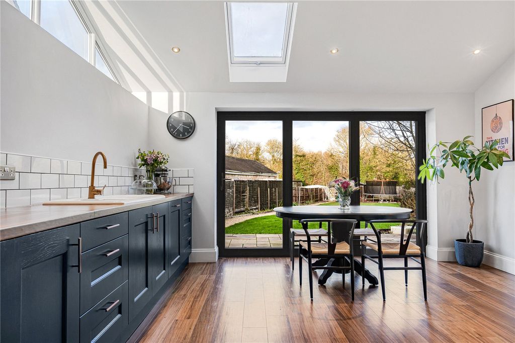 Property photo 2 of 19 Picture No. 12