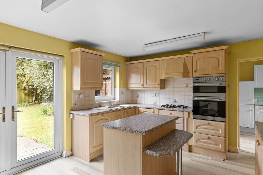 Property photo 2 of 27 Kitchen