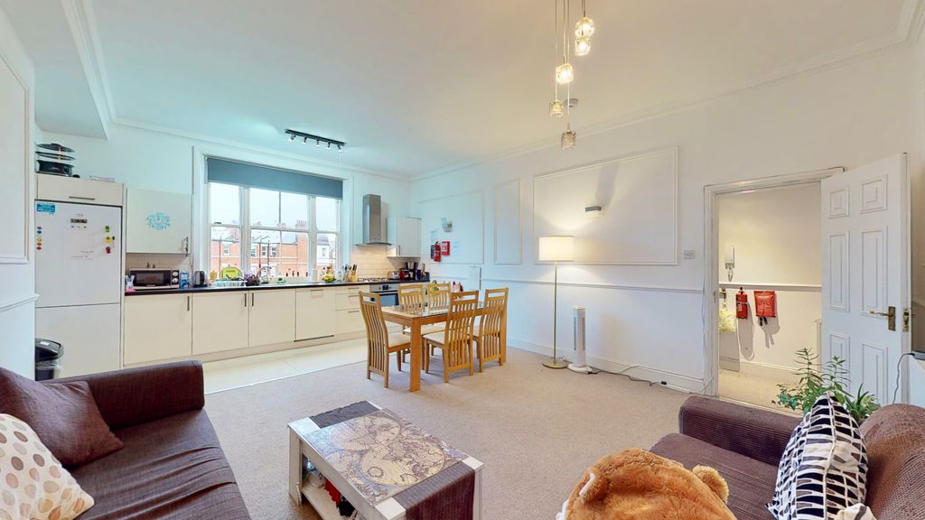Property photo 2 of 28