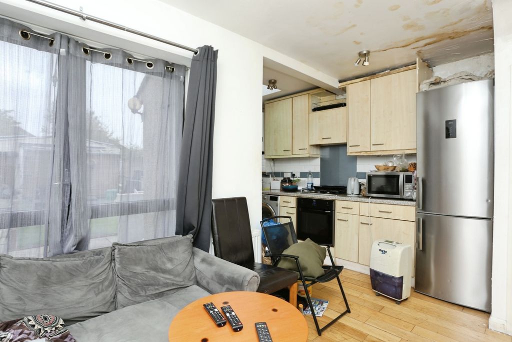 Property photo 3 of 9 Photo