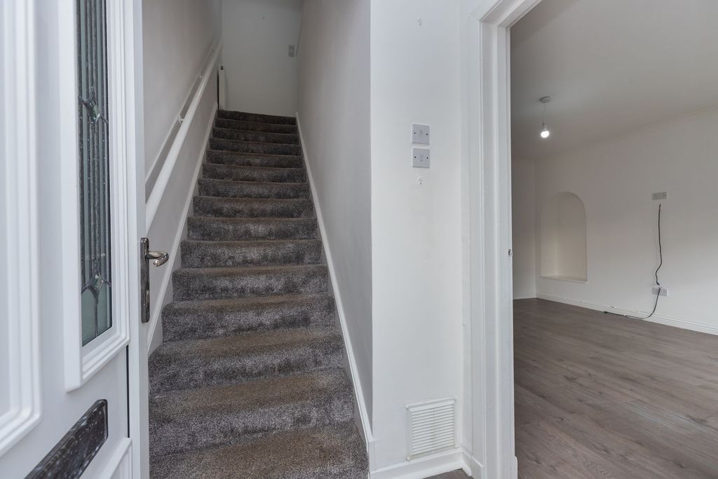 Property photo 3 of 24 Entrance