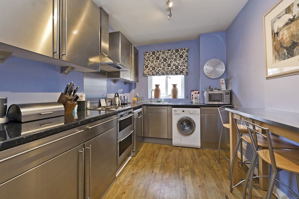 Property photo 2 of 7 Kitchen