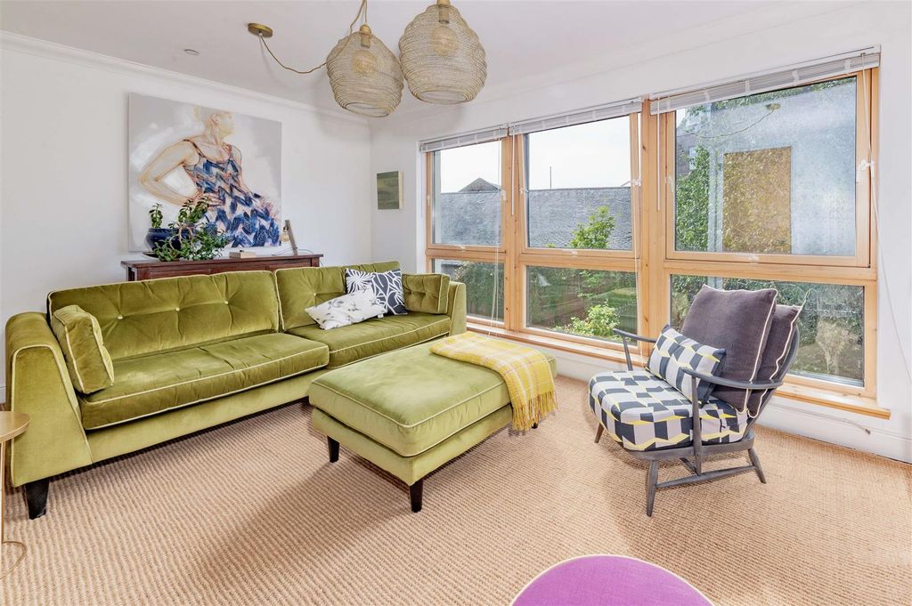 Property photo 3 of 31 2D Shaftesbury Road Dundee-8.Jpg