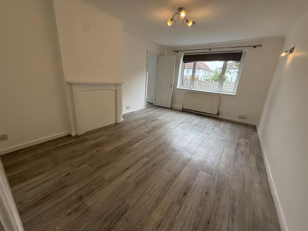 Property photo 2 of 11 Lounge