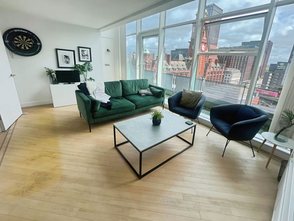 Property photo 1 of 16 Lounge