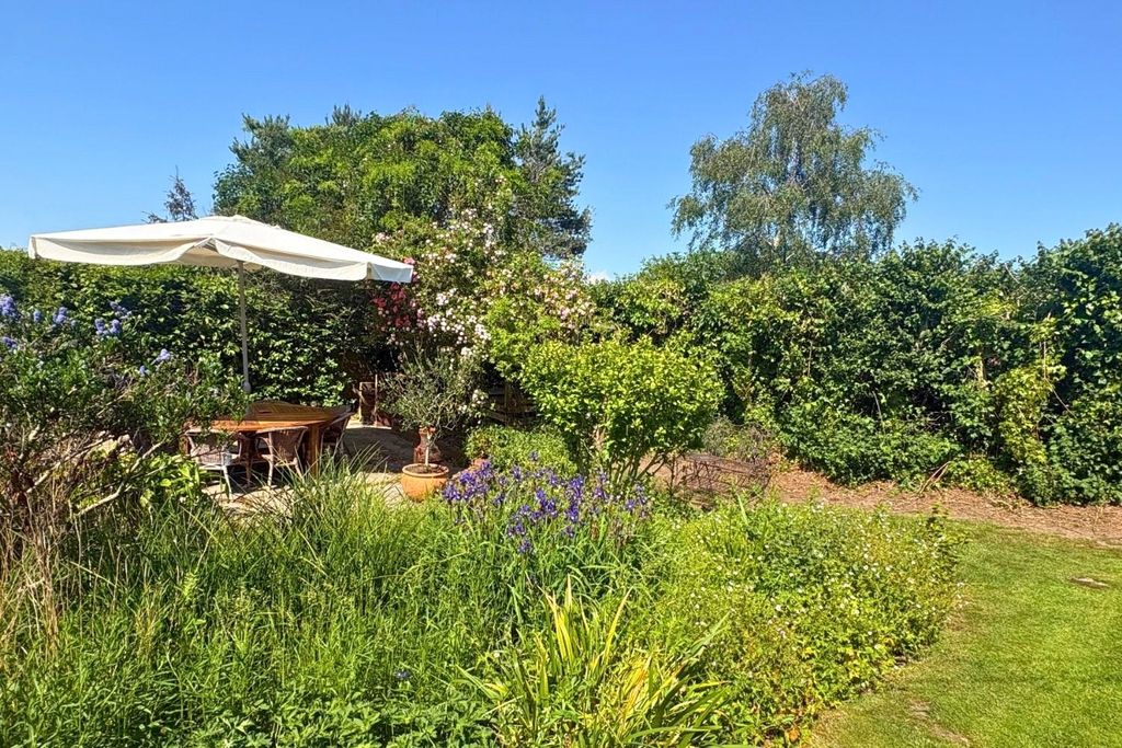 Property photo 2 of 16 Garden