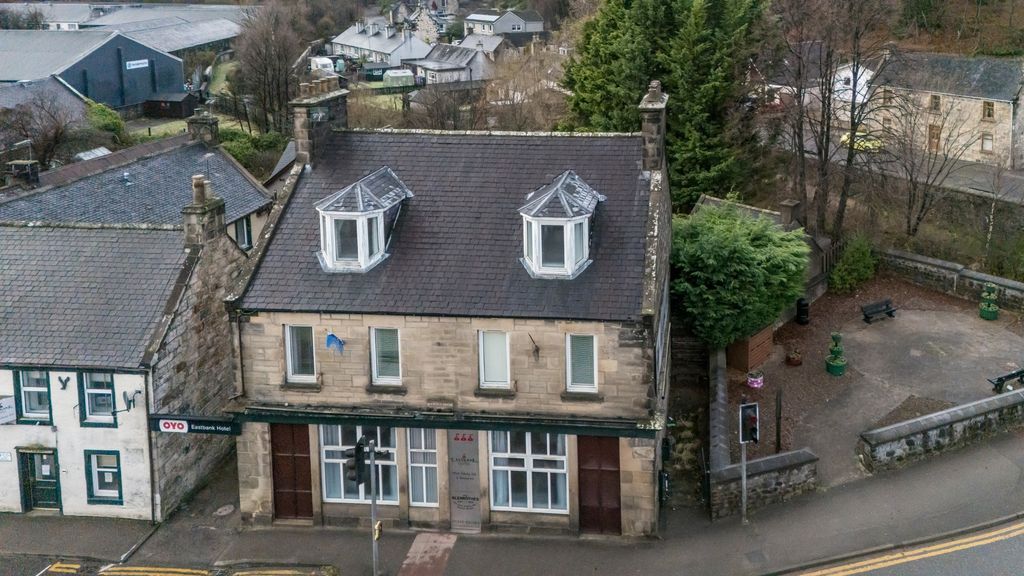 Property photo 2 of 60 4808842