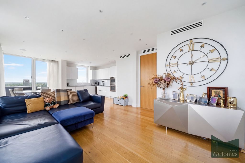 Property photo 2 of 34