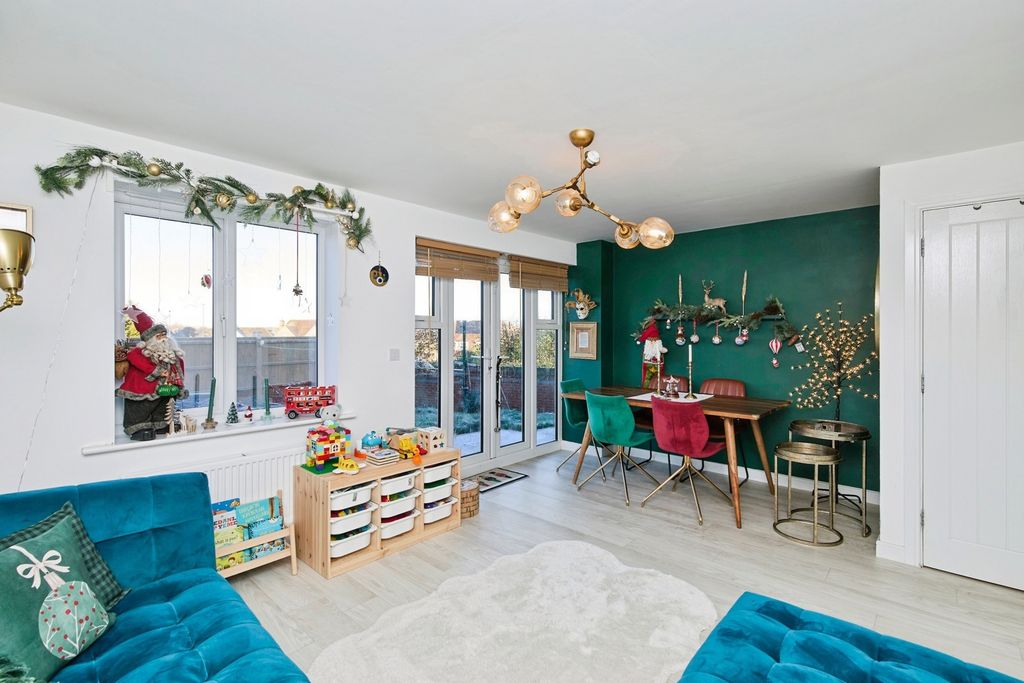 Property photo 3 of 20 Living Room