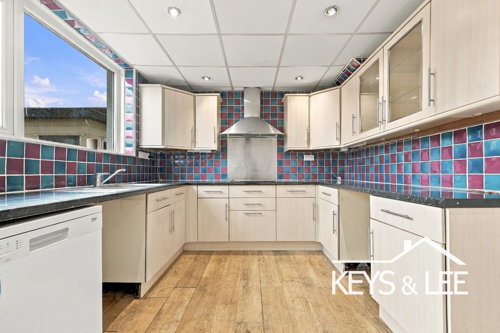 Property photo 3 of 21 898553