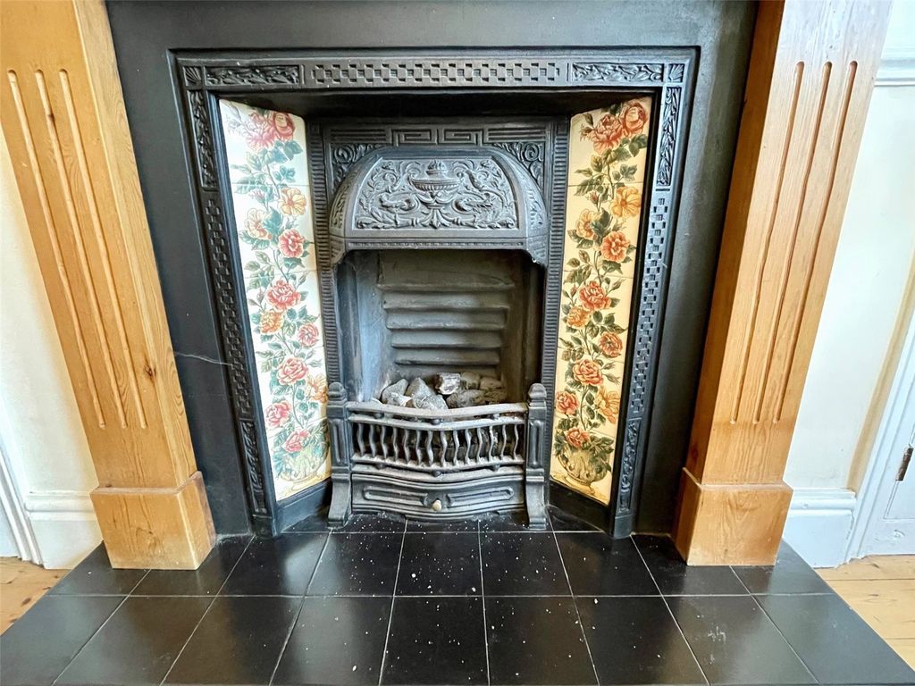 Property photo 3 of 14 Gas Fire