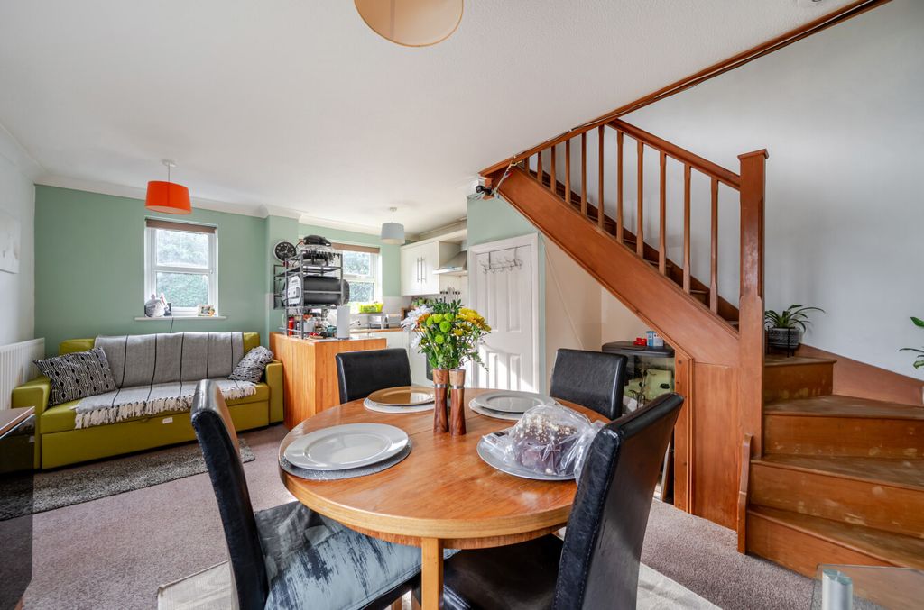 Property photo 2 of 11 1441247-1-69d8B1F...