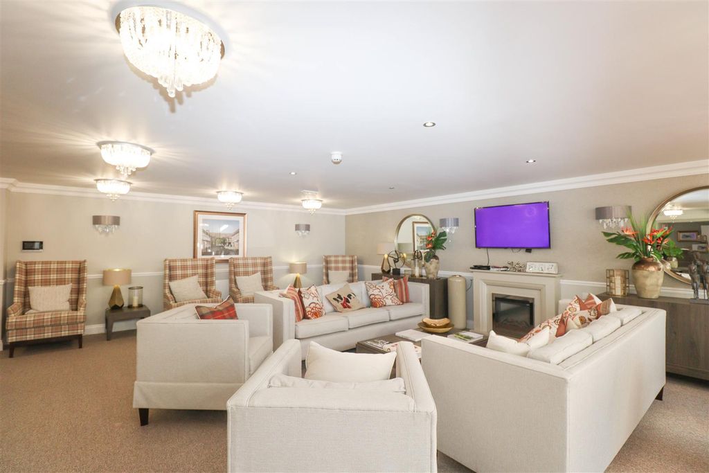 Property photo 3 of 16 Communal Lounge