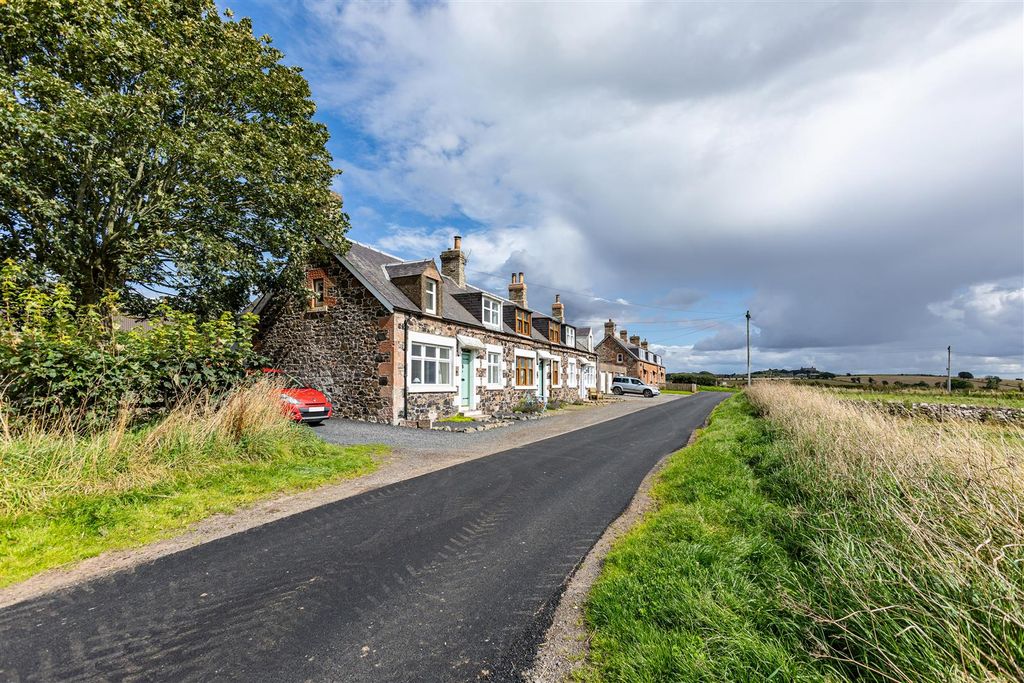 Property photo 3 of 24 5 Falsidehill Hume 60.Jpg