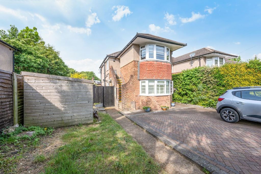 Property photo 1 of 13 St Mary's Close, (14).Jpg