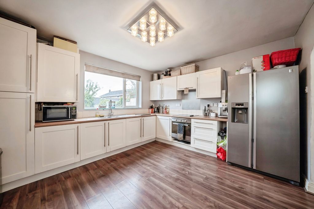 Property photo 3 of 14 Kitchen