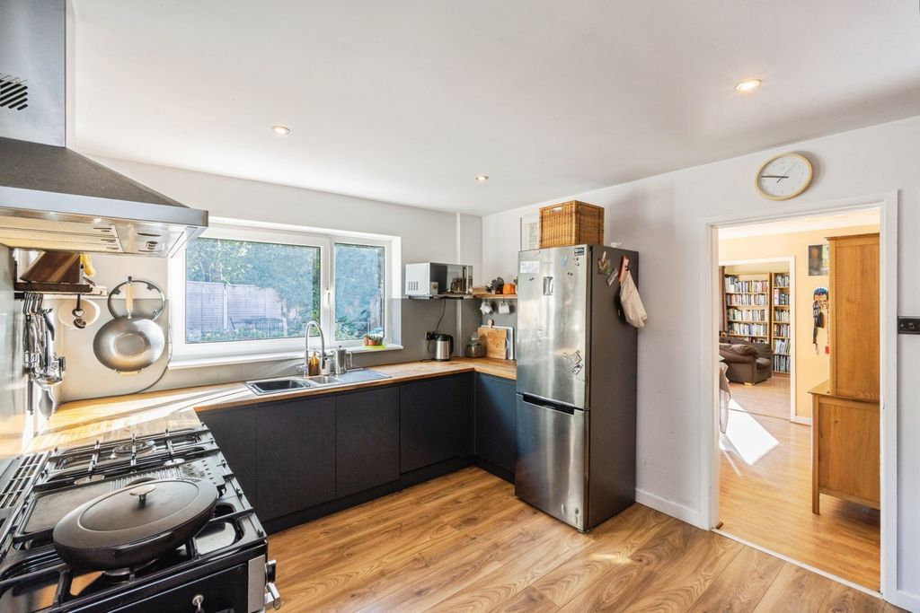 Property photo 3 of 21 Pbox-Img.Jpg