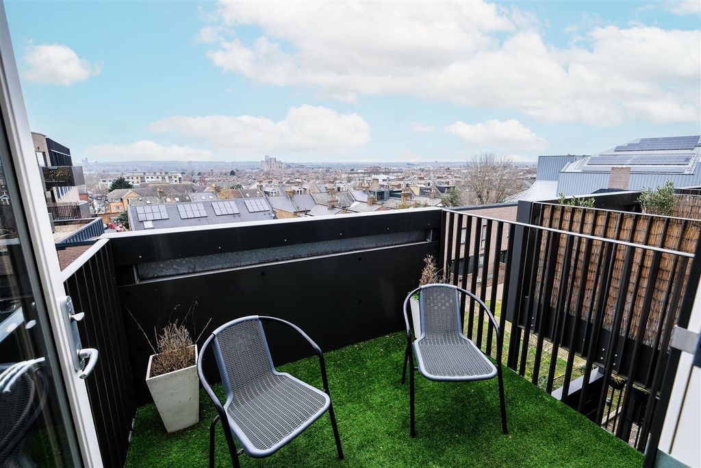 Property photo 3 of 17