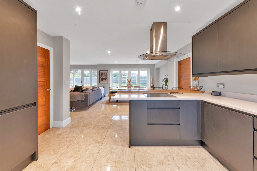 Property photo 3 of 24