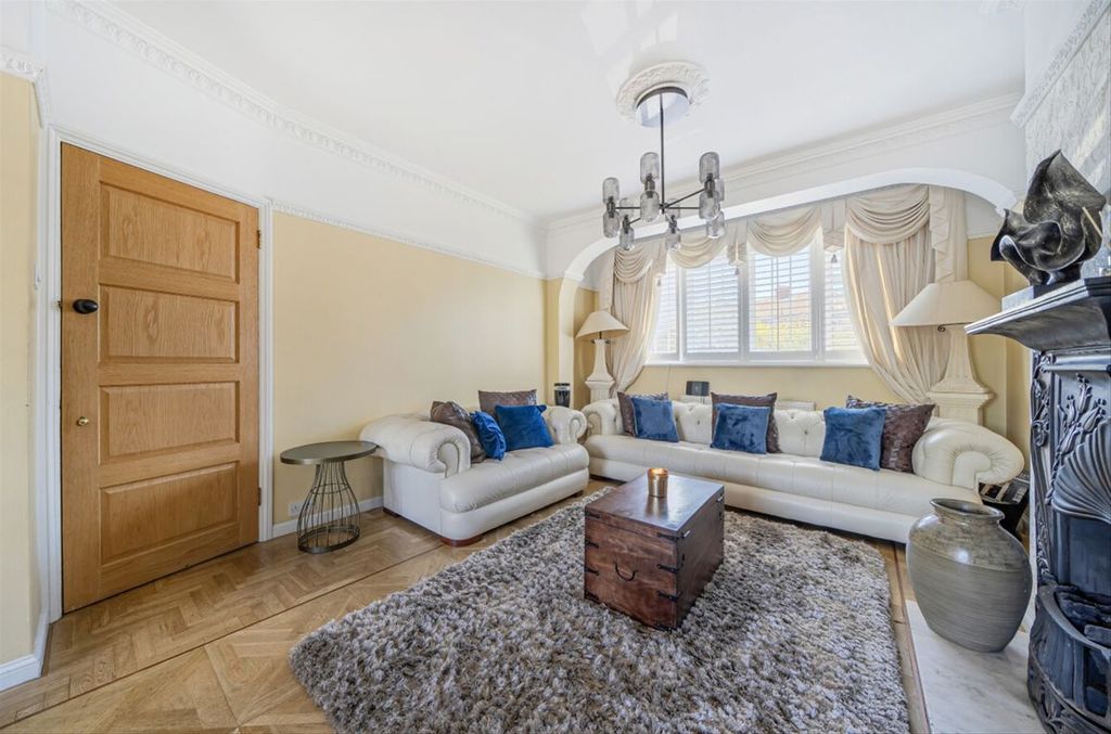 Property photo 2 of 17