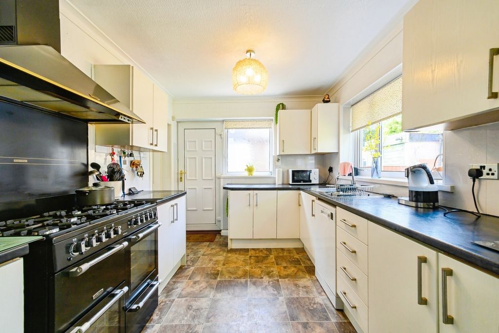 Property photo 2 of 16 Kitchen