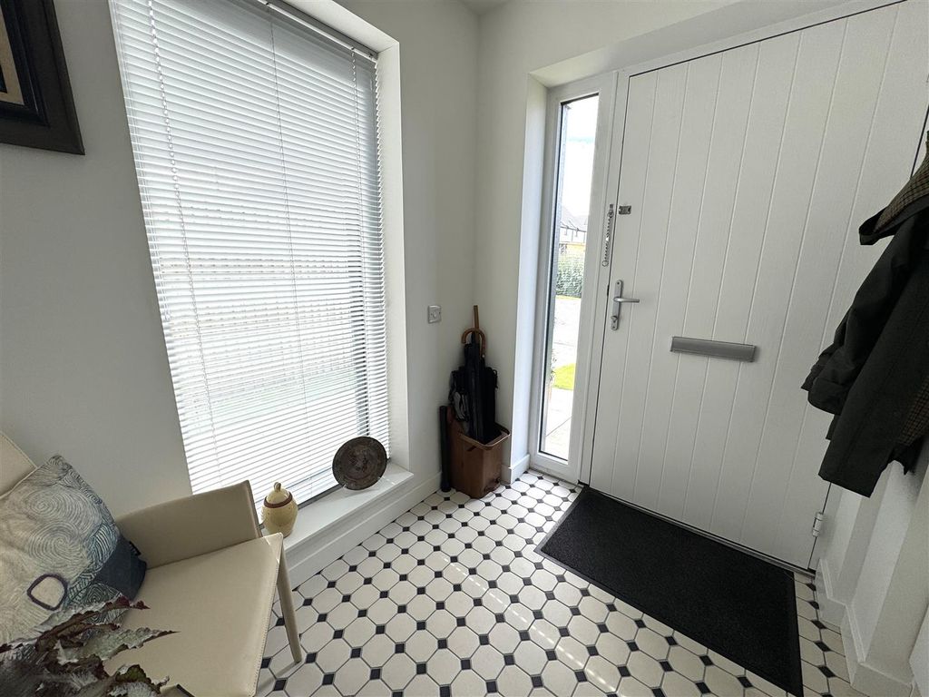 Property photo 2 of 18 Entrance Vestibule.Jpg