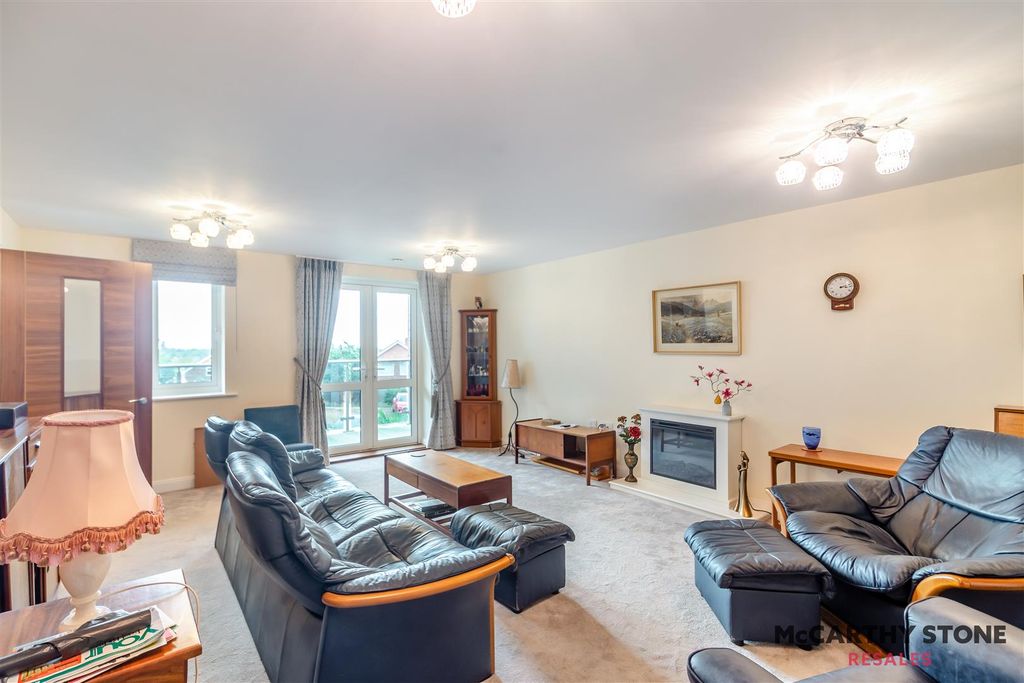 Property photo 3 of 17 8622741-Interior05.Jpg