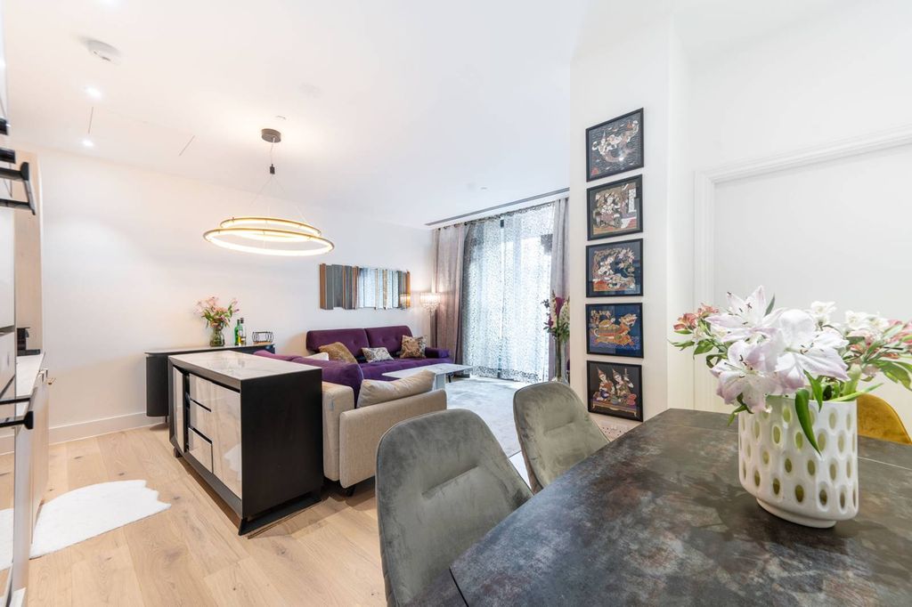 Property photo 2 of 19