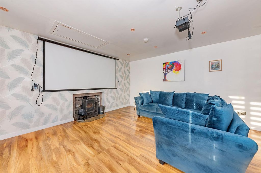 Property photo 3 of 22 5 Gardyne Street Friockheim-6.Jpg