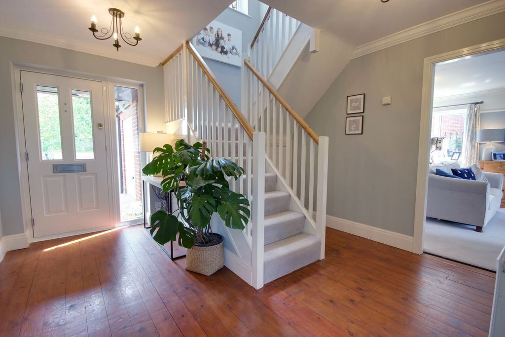 Property photo 3 of 25 1 Entrance A