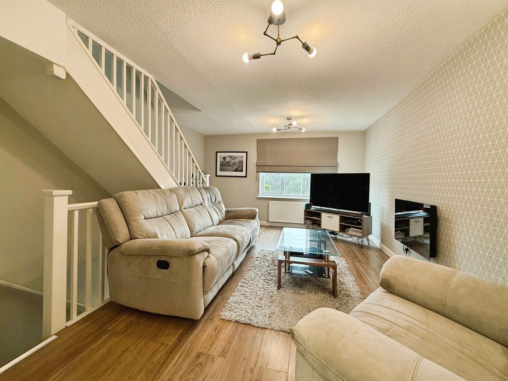 Property photo 3 of 12 Lounge