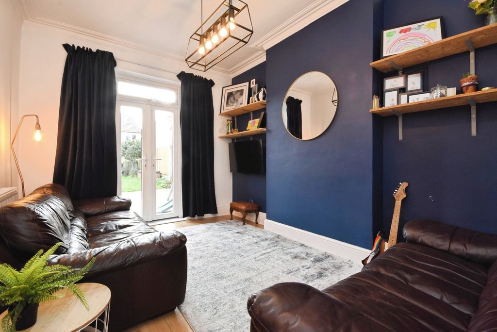 Property photo 3 of 18 Dining Room