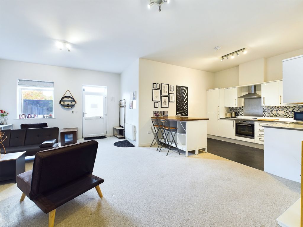 Property photo 2 of 14 Cam03162G0-Pr0150-Still015