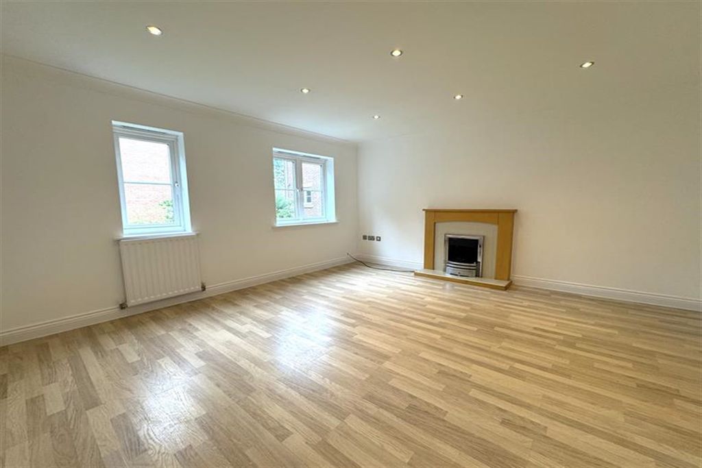 Property photo 3 of 17 (Main)
