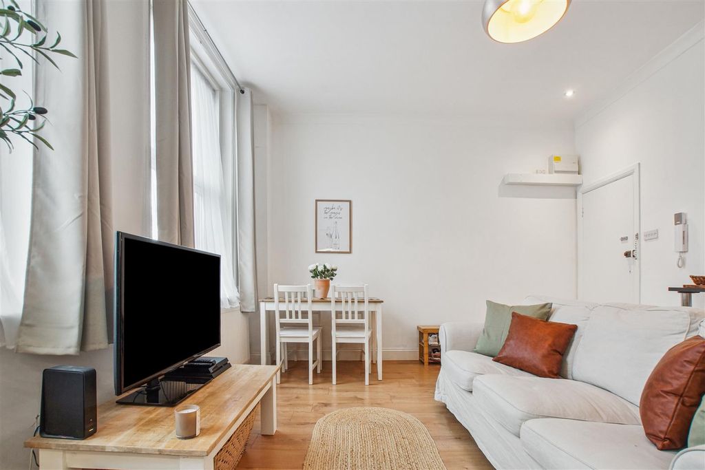 Property photo 2 of 10 6.Jpg