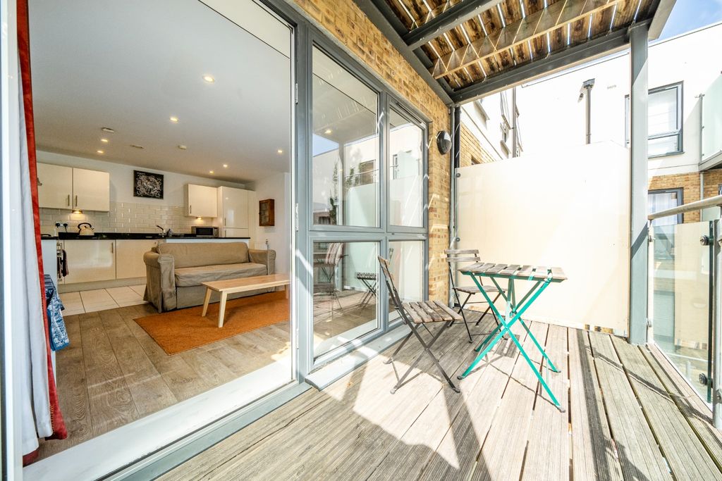 Property photo 2 of 17 5177602